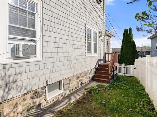 76 Taft Ave 1, Newton MA 02465