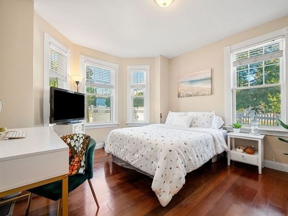 76 Taft Ave 1, Newton MA 02465