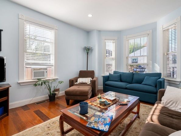 76 Taft Ave 1, Newton MA 02465