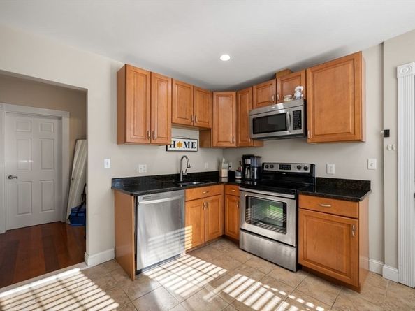 76 Taft Ave 1, Newton MA 02465