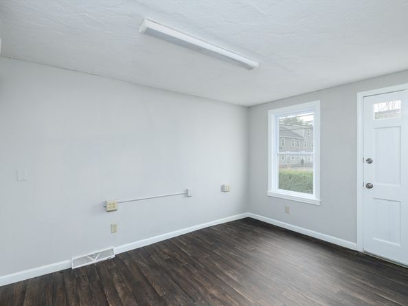 504 Main St, Sturbridge MA 01518