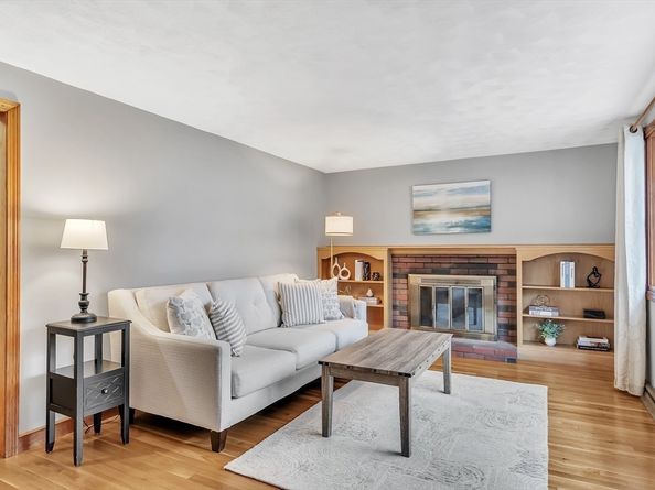 11 Violet Rd, Burlington MA 01803