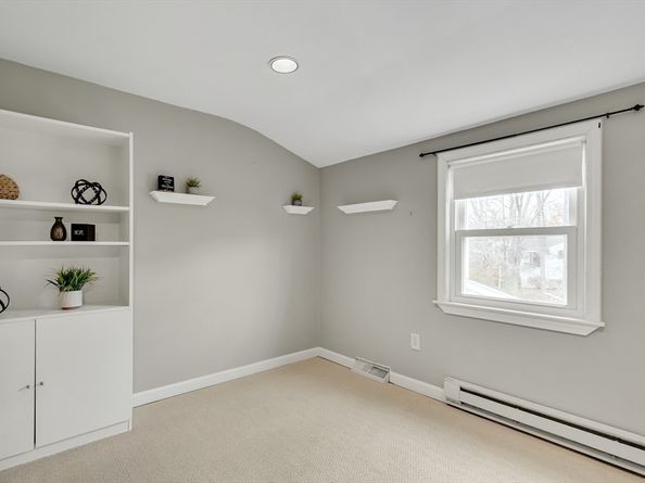 11 Violet Rd, Burlington MA 01803