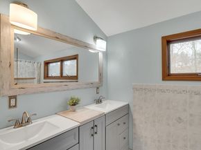 11 Violet Rd, Burlington MA 01803