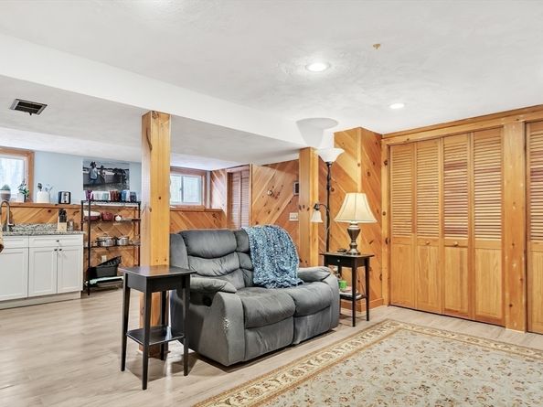 11 Violet Rd, Burlington MA 01803