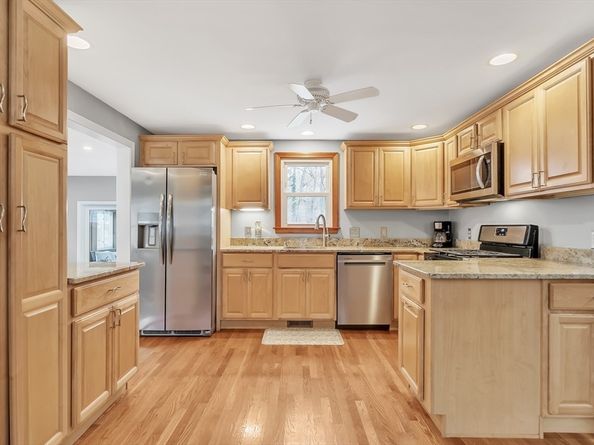 11 Violet Rd, Burlington MA 01803