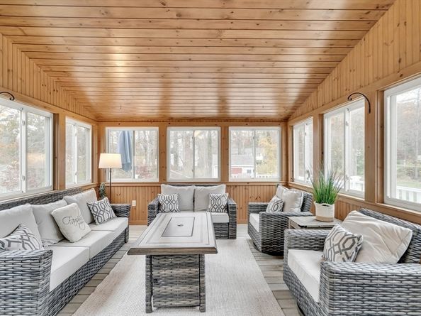 11 Violet Rd, Burlington MA 01803