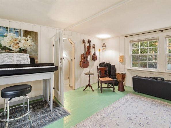 26 Coggeshall Rd, Gloucester MA 01930