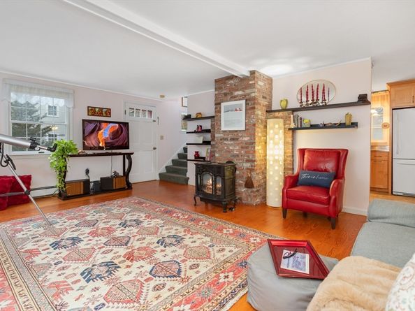 26 Coggeshall Rd, Gloucester MA 01930