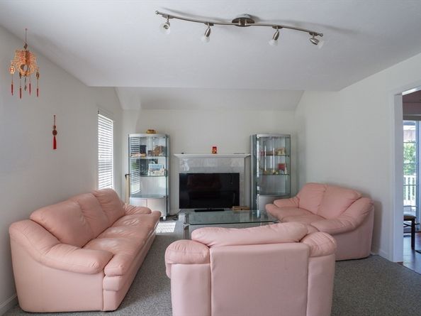 30 Briarcliff Dr, Auburn MA 01501
