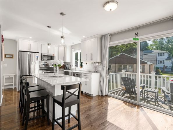 38 Overlook Rd, Waltham MA 02451