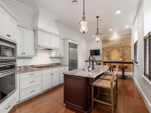 120 Seaver St E201, Brookline MA 02445