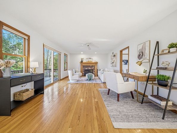 11 Little Tree Rd, Medway MA 02053