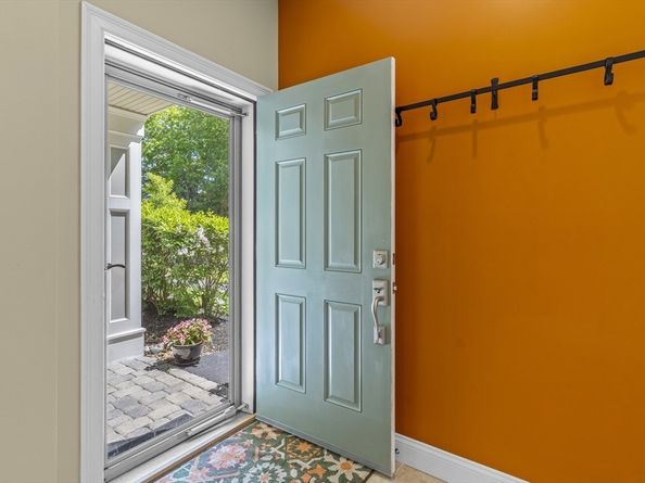 1605 Catalpa Dr 1605, North Andover MA 01845