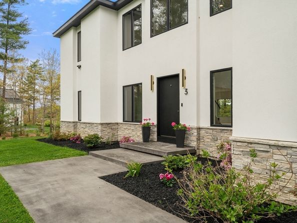 3 Kestrel Way, Carver MA 02330