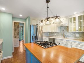 22 Floret Circle 22, Hingham MA 02043