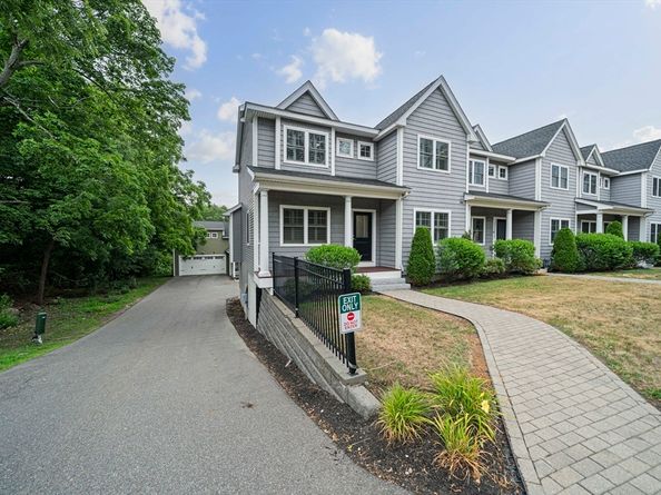 205 Elm St 9, Braintree MA 02184