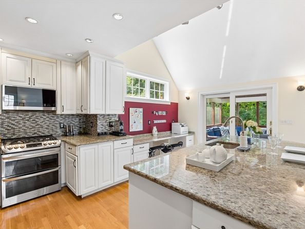 136 Davis Road 136, Acton MA 01720