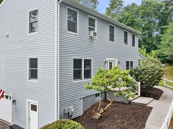 381 Linebrook Rd, Ipswich MA 01938