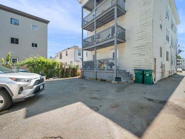 16 Dowfield Ter, Lynn MA 01904