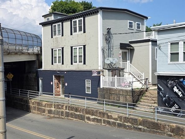 213-215 Burrill St, Swampscott MA 01907