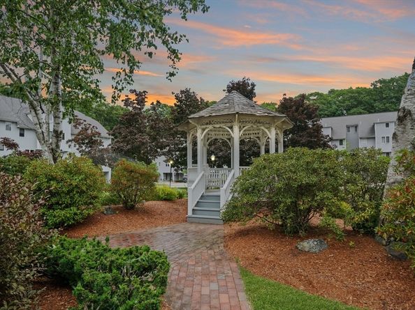 703 Sherwood Forest Ln 703, Saugus MA 01906