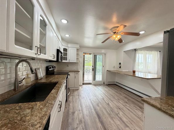 14 Hilton Court, Hicksville NY 11801