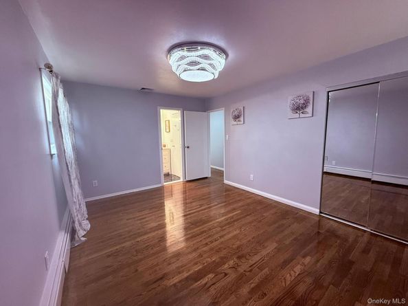 14 Hilton Court, Hicksville NY 11801