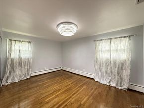14 Hilton Court, Hicksville NY 11801