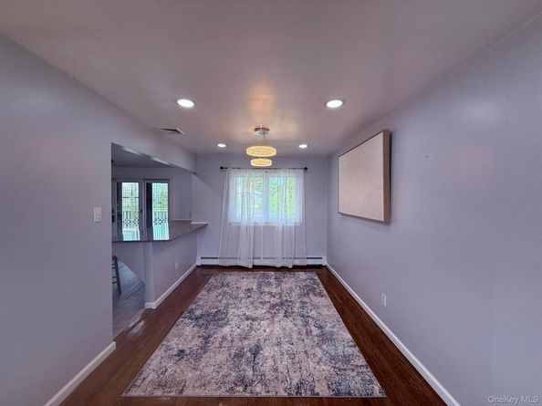 14 Hilton Court, Hicksville NY 11801