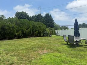 14 Hilton Court, Hicksville NY 11801