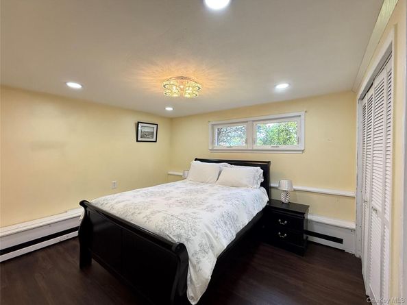 14 Hilton Court, Hicksville NY 11801