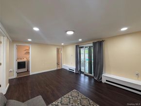 14 Hilton Court, Hicksville NY 11801