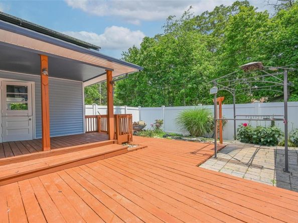 348 Hauser Avenue, Holbrook NY 11741