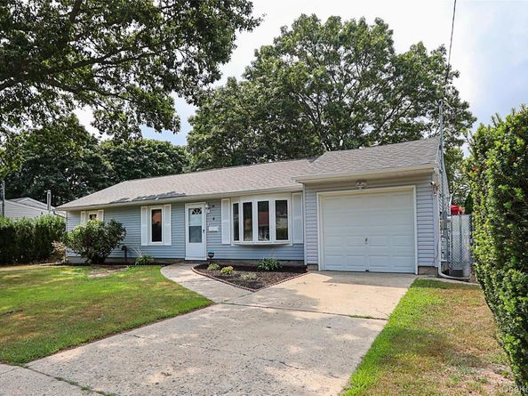 4 Naples Avenue, Central Islip NY 11722