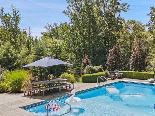 6 Shard Court, Katonah NY 10536