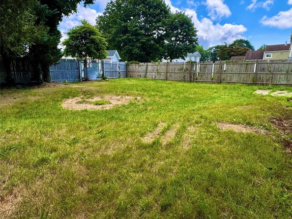 33 Princeton Street, Bay Shore NY 11706