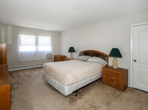4 Terry Court, North Babylon NY 11703