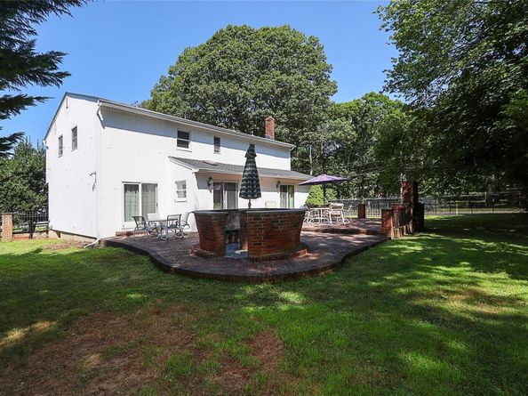 4 Terry Court, North Babylon NY 11703