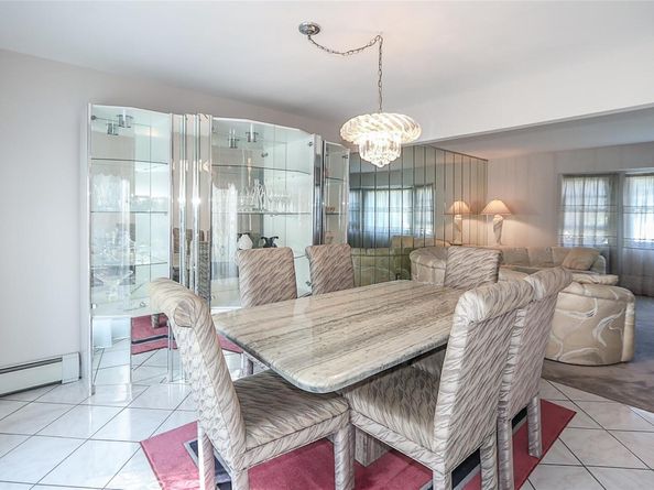4 Terry Court, North Babylon NY 11703