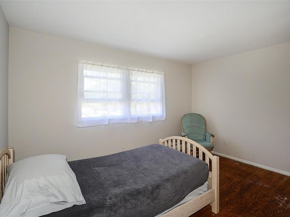 4 Terry Court, North Babylon NY 11703
