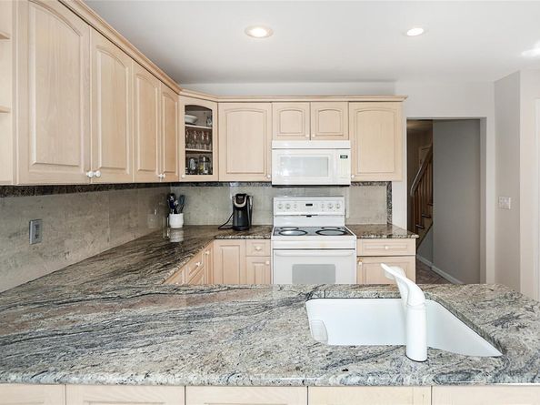 4 Terry Court, North Babylon NY 11703
