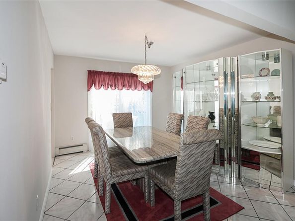 4 Terry Court, North Babylon NY 11703