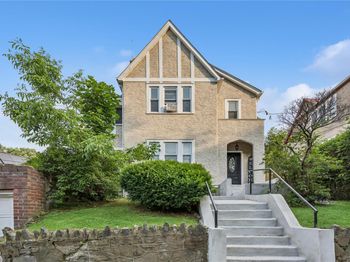 222 E 4th Street