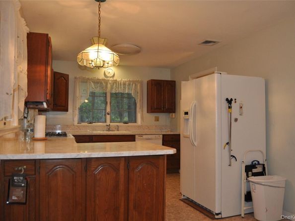 95 Lincoln Road, Medford NY 11763