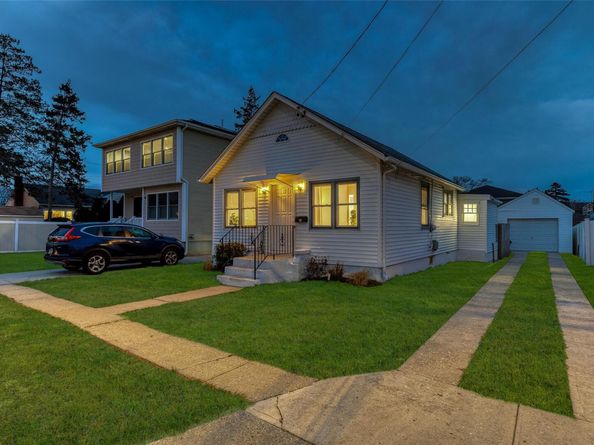 15 Jefferson Avenue, Bellmore NY 11710