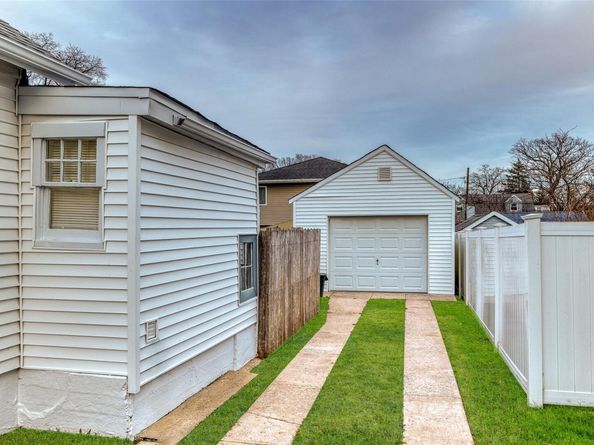 15 Jefferson Avenue, Bellmore NY 11710
