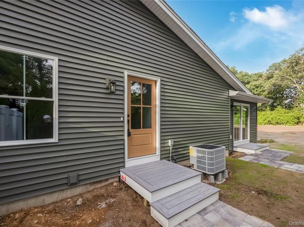 444 Miller Place Road, Miller Place NY 11764