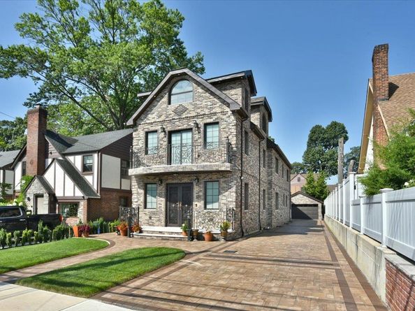 86-22 Somerset Street, Jamaica Estates NY 11432