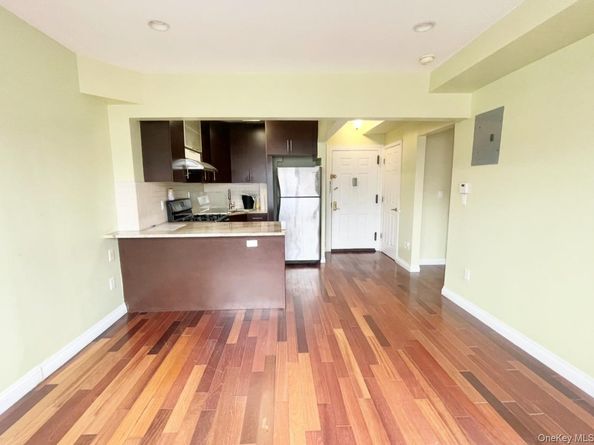 71-19 162 Street 2I, Fresh Meadows NY 11365
